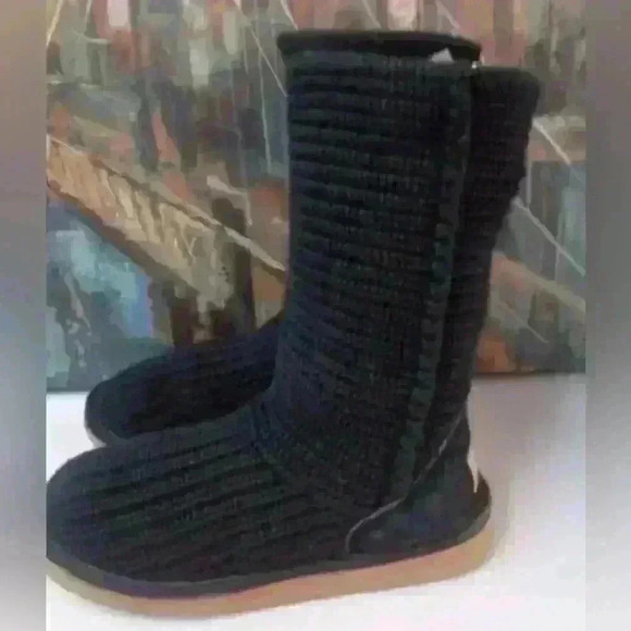 UGG Sweater boots with suede heels. SN#5857, Size: 8; EU 29, sheepskin insoles - Picture 1 of 8